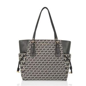 ****NWT****Michael Kors the Voyager tote bag
